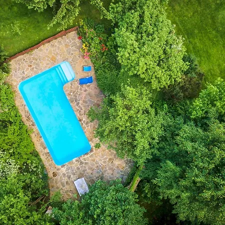 Semesterbostad Pod Lasem Ludwinow