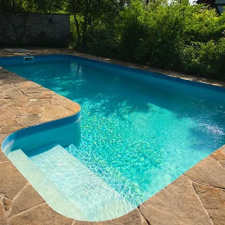 Semesterbostad Pod Lasem Ludwinow